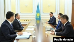 Мурат Нуртлеу проводит встречу с руководителями Harvest Group. МИД разместил этот снимок 5 сентября 2025 года