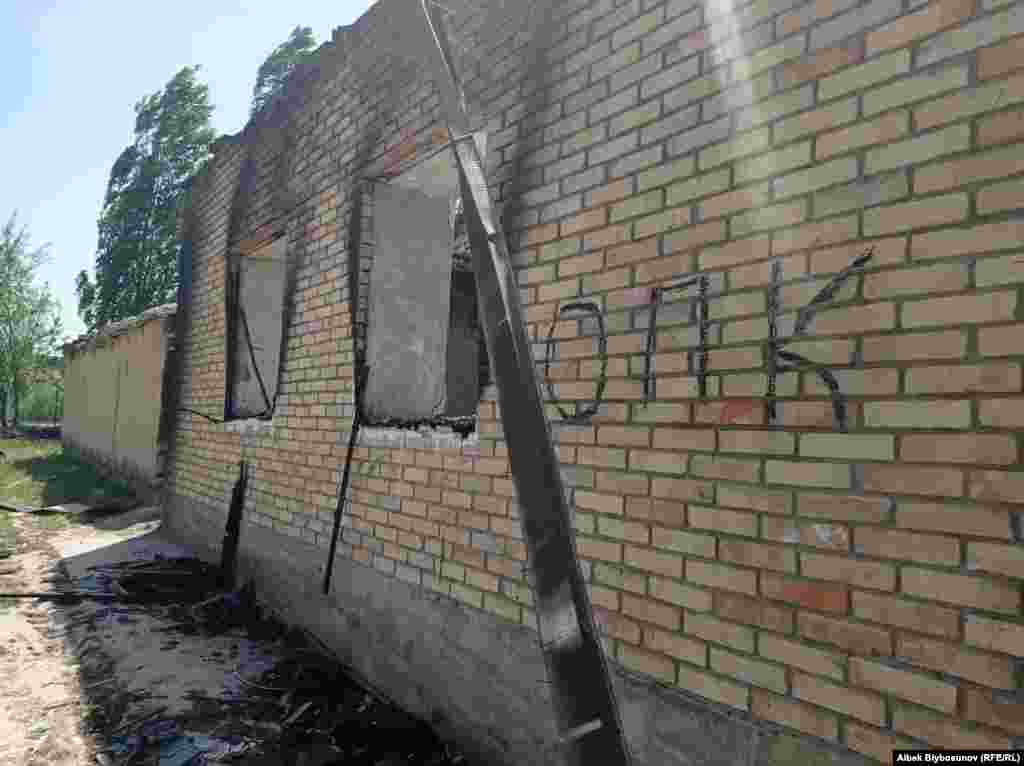 Окна в сожженом жилом доме. Село Максат. 2 мая 2021 г.&nbsp;