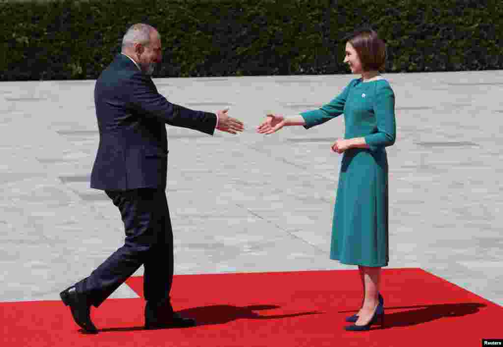 Prim-ministrul armean Nikol Pașinian și președinta R. Moldova, Maia Sandu