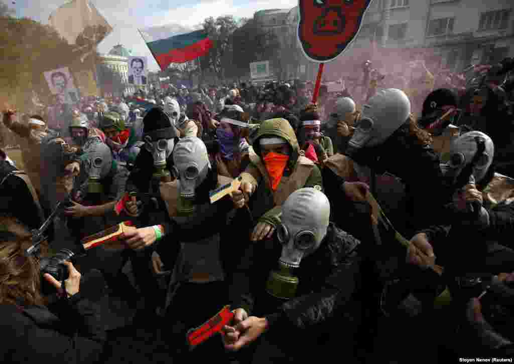 Bugarska - Studenti i građani na zajedničkim protestima protiv korupcije, malih plaća, te visoke stope nezaposlenosti, Sofija, 20. novembar 2013. Foto: REUTERS / Stoyan Nenov 