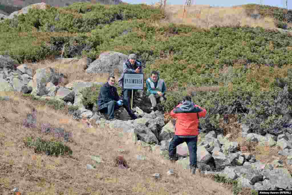 В ходе экспедиции в разных точках около археологического памятника были установлены две таблички с названием памятника историко-культурного наследия на латинице, временем его появления (X в. до н. э. &ndash; X в. н. э.) и информацией, что объект охраняется государством. Этот памятник очень интересен географической привязкой к царским курганам Иссыка (в одном из курганов древнего некрополя полвека назад были найдены останки знаменитого &laquo;Золотого человека&raquo;) и Рахат-Оректинскому археологическому комплексу.