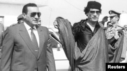 Predsjednik Hosni Mubarak (lijevo) i Moamer Gadafi na egipatskoj granici, grad Mersa, 16. oktobar 1989.