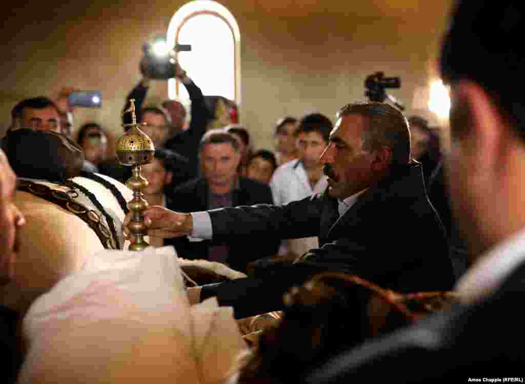 Slavlje praznika Sere Sal u Aknaliču. Reporter RSE je razgovarao sa Jazidima iz Iraka, Kazahstana i Rusije koji su doputovali kako bi prisustvovali slavlju.