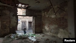 Ruševine u Vukovaru na krajem istoku Hrvatske, zabeležene 2013. godine, 18 godina nakon okončanja rata. 