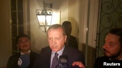 Președintele turc Recep Erdogan vorbind presei în stațiunea Marmaris, Turcia, 15 iulie 2016