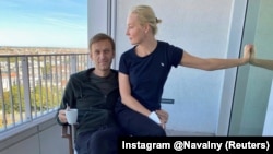 Навални с жена си Юлия в германската клиника "Шарите", 21 септември 2020 г.