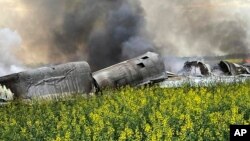 Rămășițele unui Tu-22M3 prăbușit într-un câmp de rapiță, în raionul Krasnogvardeiskii din regiunea sud-vestică Stavropol a Rusiei. Fotografia a fost publicată pe 19 aprilie 2024 de guvernatorul regiunii, iar armata rusă a spus că avionul s-a prăbușit din cauza unei defecțiuni.