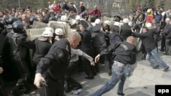 Сутички поліції з демонстрантами в Кишиневі 7 квітня 2009 р.