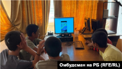 Деца от социално-педагогическия интернат (СПИ) „Христо Ботев“ в село Варненци, Тутракан.