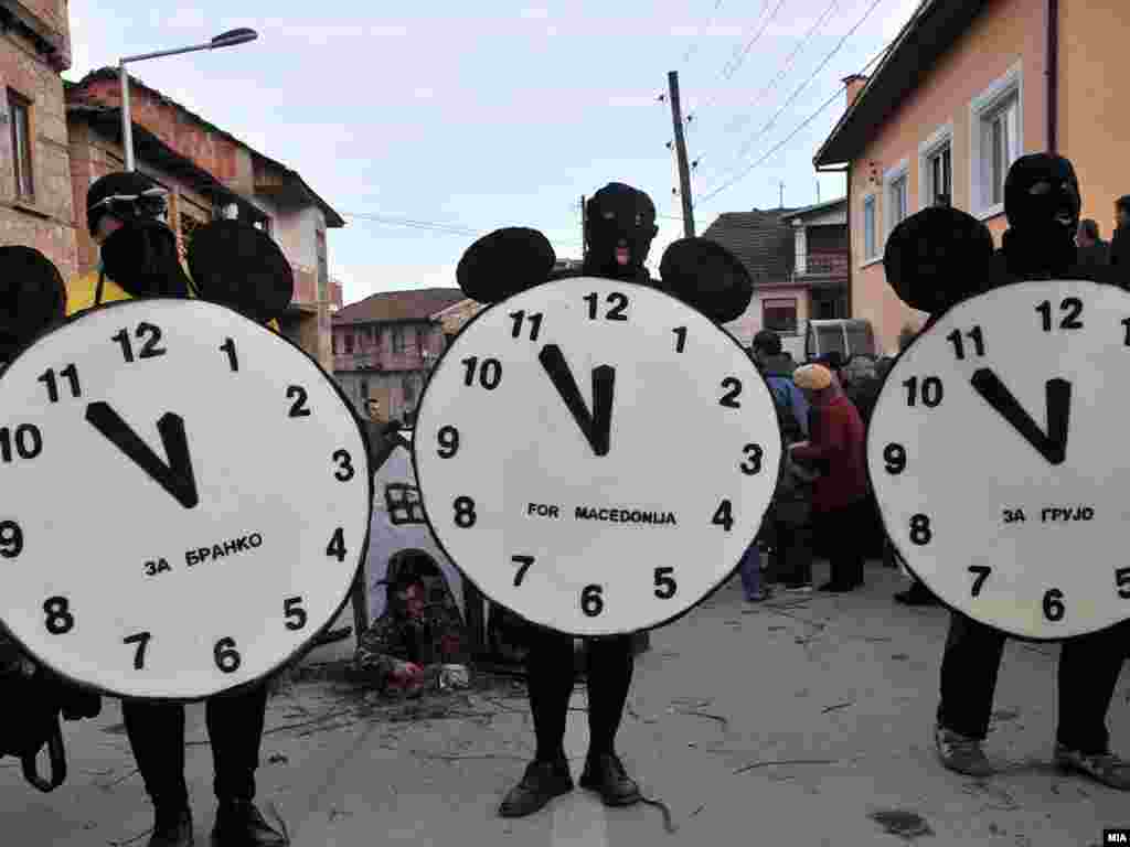 Маски од вевчанскиот карневал. Пет до дванаесет и за Бранко и за Грујо, но и за Македонија.