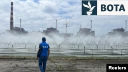 Një ekspert i Agjencisë Ndërkombëtare për Energji Bërthamore gjatë inspektimeve në centralin bërthamor ukrainas të Zaporizhjas, që është nën kontrollin rus. Mars, 2022. 