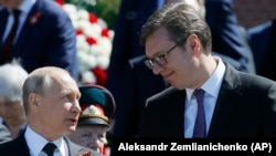 Predsednik Rusije Vladimir Putin i predsednik Srbije Aleksandar Vučić razgovaraju u Moskvi posle Parade pobede povodom obeležavanja 73. godišnjice poraza nacista u Drugom svetskom ratu. 9. maj 2018.