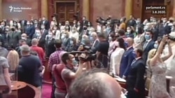 Uz manji protest Srbija dobila parlament