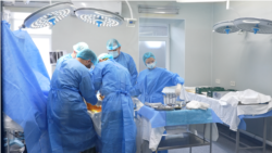 (Video) Rânduri lungi după o proteză de genunchi