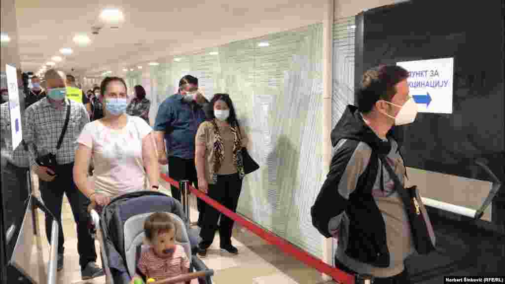 Novi Sad je prvi grad u Srbiji gde je omogućena vakcinacija u tržnom centru. Slični punktovi biće otvoreni i u Beogradu 6. maja. 