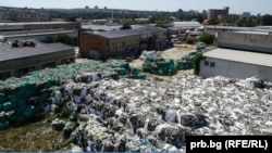 Част от опасните боклуци, открити от прокуратурата във връзка с разследването срещу братя Бобокови