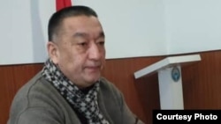 Асылбек Молдобаев.