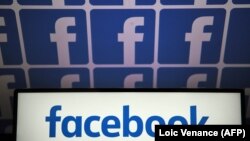 Логотип социальной сети Facebook. Иллюстративное фото.