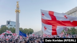 Флаги Грузии и ЕС на акции в Тбилиси, 4 октября