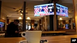 Alegerile americane urmărite dintr-o cafenea din Paris, miercuri, 6 noiembrie 2024