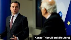 Bruksel: Kryeministri i Kosovës Albin Kurti dhe shefi për politikë të jashtme i BE-së Joseph Borell, në konferencë të përbashkët për media (29 prill 2021)